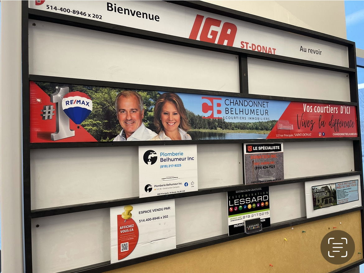 Panneau publicitaire à l’entrée de l’IGA de Saint-Donat